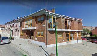 Casa adossada  Calle ruiz de alarcón. Adosado de 5 dormitorios con garaje en zona sur.