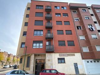Appartement  Calle de rivalamora. Piso de tres dormitorios y dos baños junto al boulevard. traster
