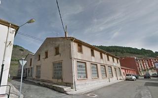 Casa  Calle barrio del sol. Parcela de 9.213 metros con almacenes y vivienda.