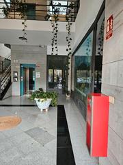 Local commercial  Carretera general del norte. Centro empresarial consta de 9 oficinas, 10 baños, terrazas, ase