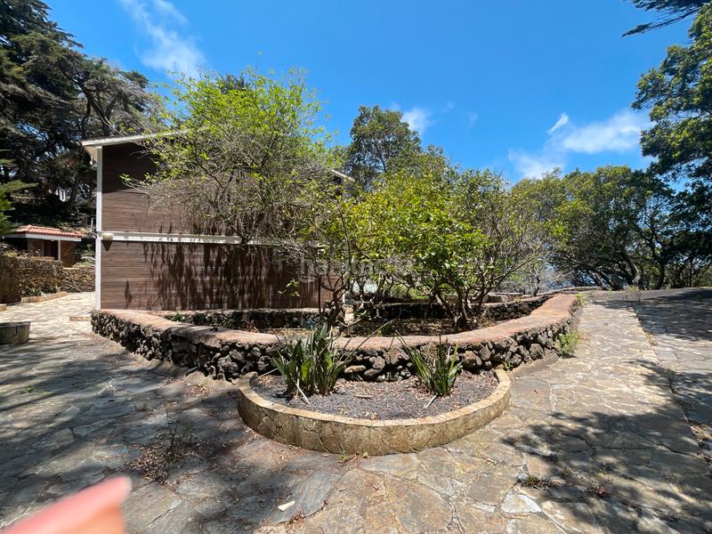 Foto bdf87415-987e-463b-b123-5b1e43928694. Masía terreno con dos casas en ajares en el hierro - valderde en Valverde