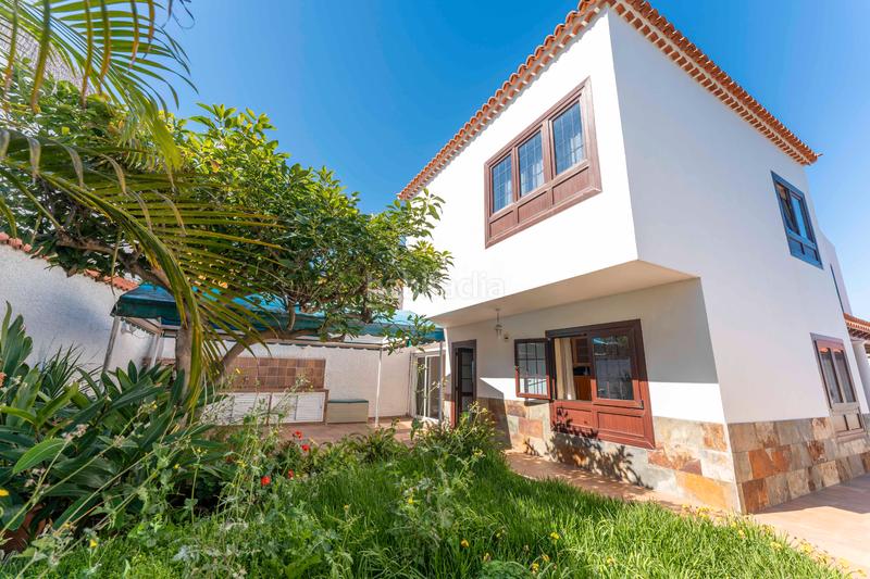 Foto c138d882-d540-4830-bd55-4879fdd75ae7. Chalet con camino parcheggio in Sauzal (El)