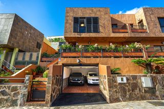 Towny house  Calle valverde