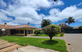Xalet  Calle reyes. Espectacular chalet independiente con gran parcela y dos viviend