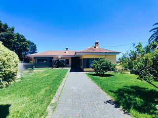 Xalet  Calle reyes. Espectacular chalet independiente con gran parcela y dos viviend