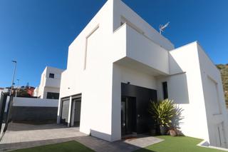 Casa adossada a Tafira. Luminoso y espacioso