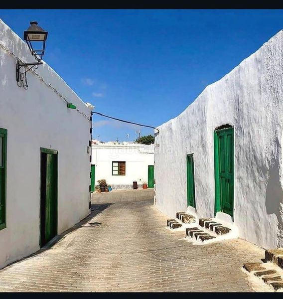 Foto 49bc83a5-1c6d-4503-a442-6ae25a16304d. Edificio en villa de Teguise Teguise