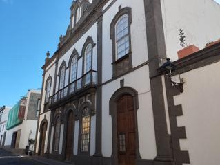 Maison à Arucas Casco. Histórica y monumental casa terrera en el mismo caso de arucas
