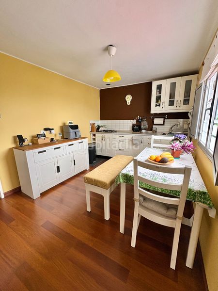 Foto 8ca43221-4071-441e-b086-b8ee23e7cc2b. Casa aparellada amb aparcament a Moya