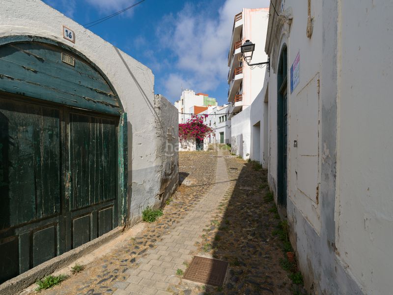 Foto c0cf763b-77d4-4e9e-b1bb-ddd2690ee9c2. Edifici a San Juan Telde