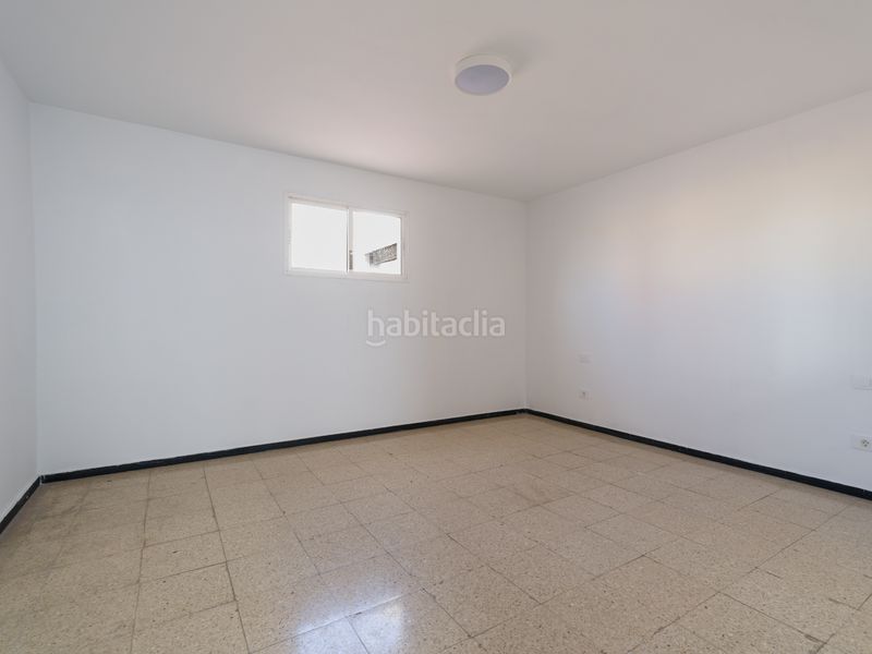 Foto f1222757-d441-4416-bdfb-168ce331d4a3. Edifici a San Juan Telde