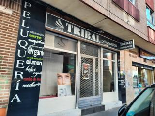 Location Local commercial  Calle portillo del prado. Local con escaparate en c/ portillo del prado.