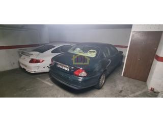 Car parking in Calle Tentenecio