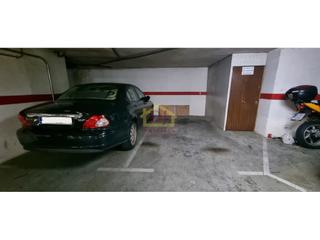 Lloguer Aparcament cotxe a Universidad - Tenerías. Djsantos le ofrece garaje grande y trastero frente catedrales y