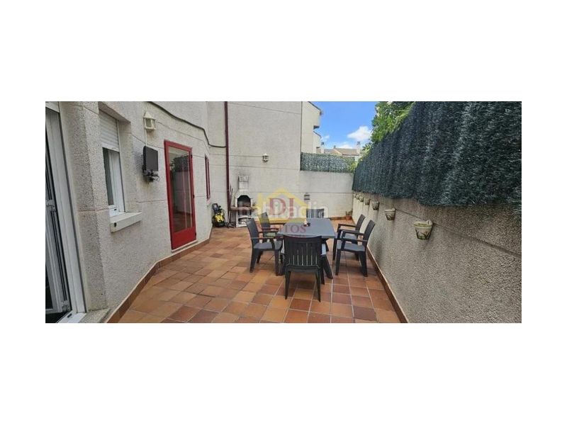 Foto 57fd0abe-ab34-4933-b00d-2ecfeeee4d79. Chalet mit parking in Villares de la Reina