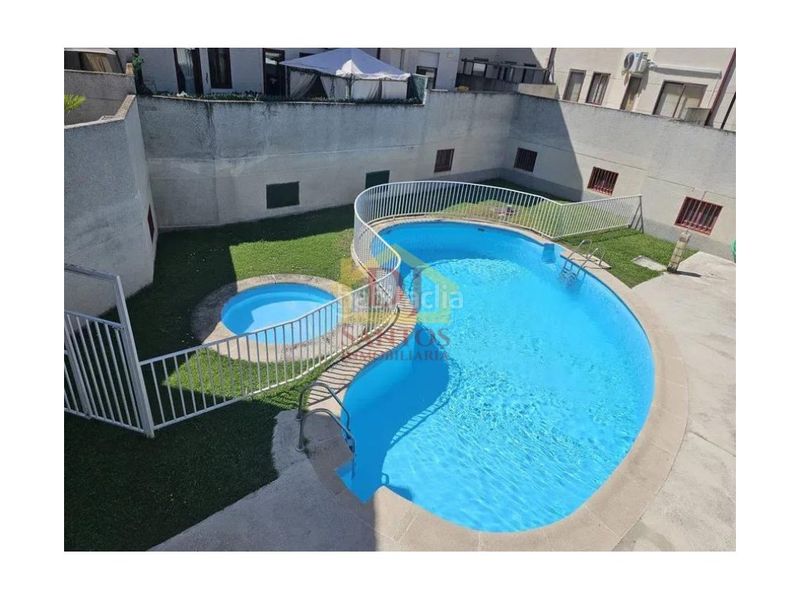 Foto c14dce66-1d93-43d4-87a0-6c68bc248d6f. Chalet mit parking in Villares de la Reina