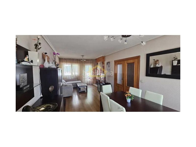 Foto e3f3f171-8d22-4367-a986-99fc437bda2a. Chalet mit parking in Villares de la Reina