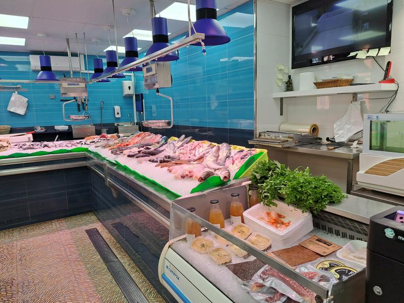 Foto 11d9ff4a-8235-4f3e-a2e9-8c8d8b683474. Traspaso local comercial gran pescadería marisquería en Barcelona