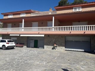 Xalet a Olesa de Bonesvalls. Chalet de 468 metros de lujo. sobre un terreno de 1197 metros, c