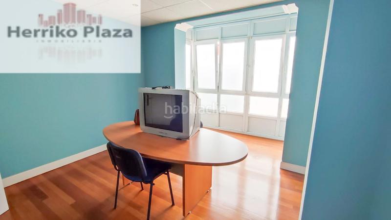 Foto f81d3b48-a41a-437e-82cf-f0516de76f50. Location bureau dans Rontegui-Pormetxeta Barakaldo