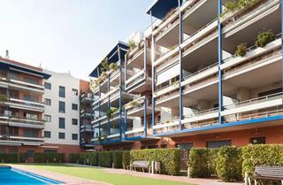 Lloguer Aparcament cotxe  Carrer mestral. Parking en alquiler de temporada