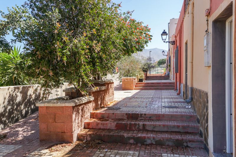 Foto 81366f5b-e1a3-43c2-910d-f21199a2ff34. Casa adossada a Rioja
