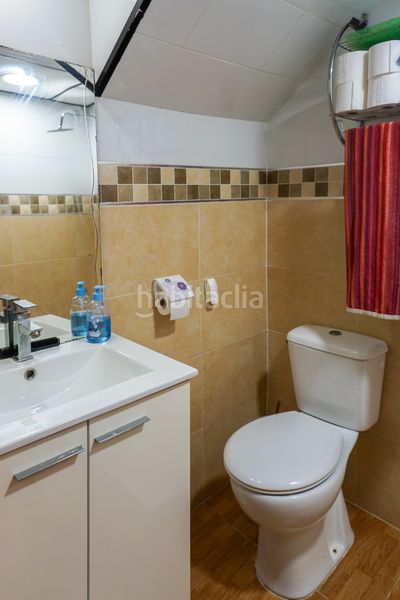 Foto f828c4a8-f480-43a0-b0ac-9ee0a22b80ff. Casa adossada a Rioja