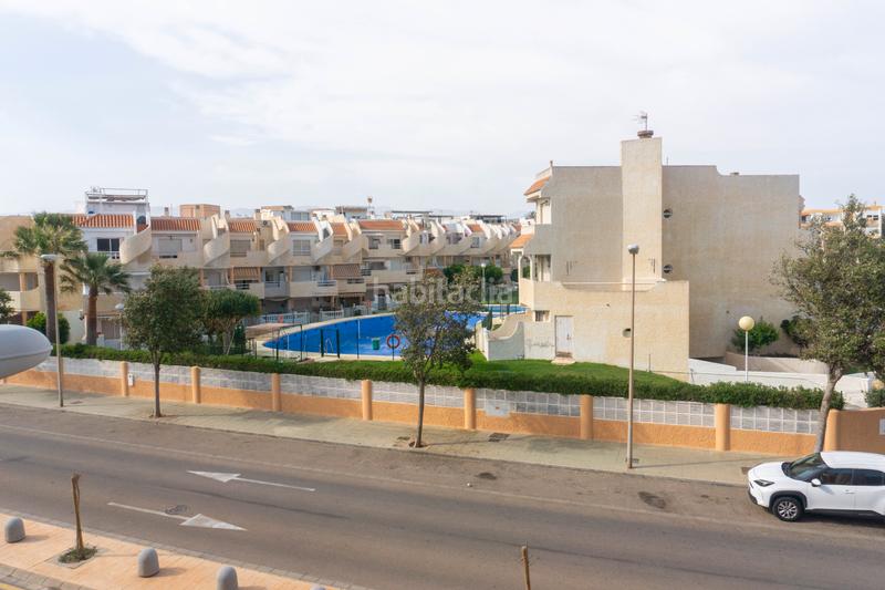 Foto bdf4c402-e917-4d57-ad24-5dbc80fd9f51. Estudi amb piscina a Retamar Almería