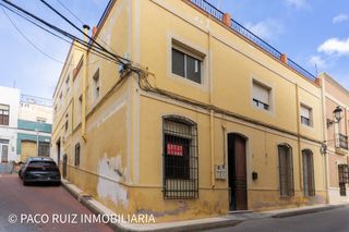 Edificio en Calle garcia roca 6. Edificio de uso mixto en tabernas