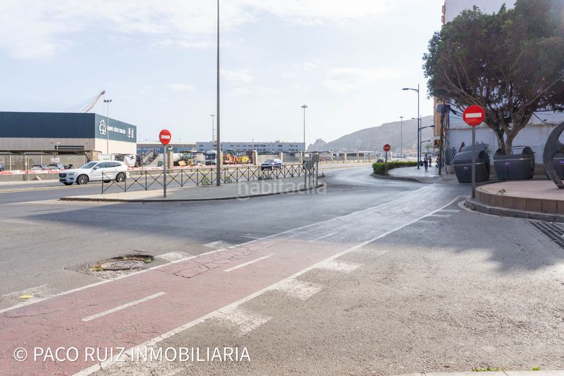 Foto f89e3abb-4ffd-48ae-910d-75678862a21f. Piso en calle general luque 41 en Centro Almería