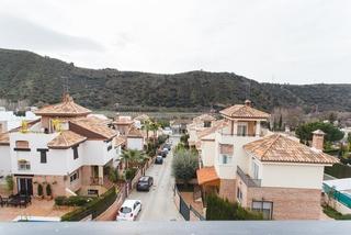 Casa a Lancha del Genil. Casa con 4 apartamentos turísticos