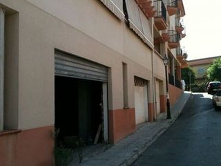 Business premise in Residencial Triana - Barrio Alto