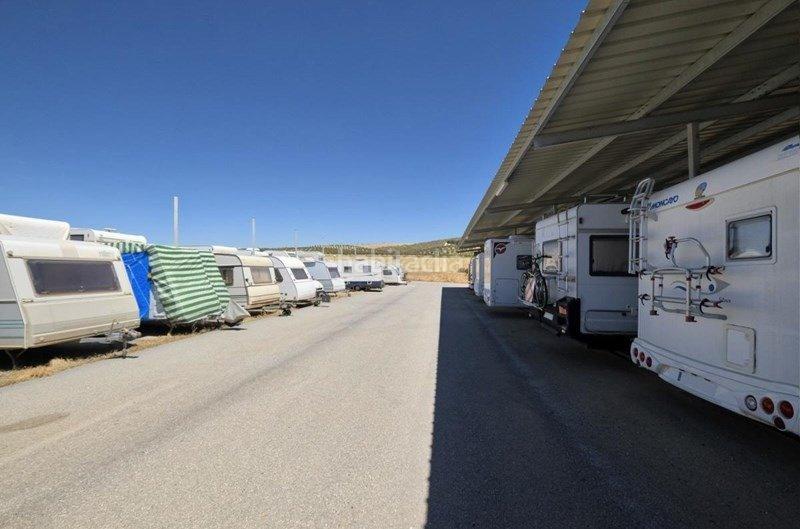 Foto 739289ab-1599-481d-8269-31350f9ccb2b. Parking coche parking de caravanas en Malahá (La)