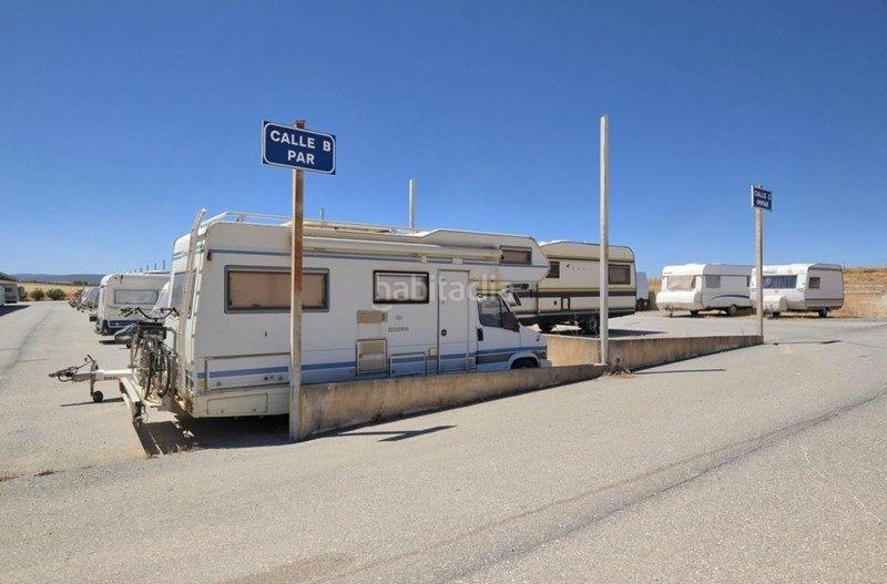 Foto b309b67b-7225-4485-a9be-d2b5a1ef629d. Parking coche parking de caravanas en Malahá (La)