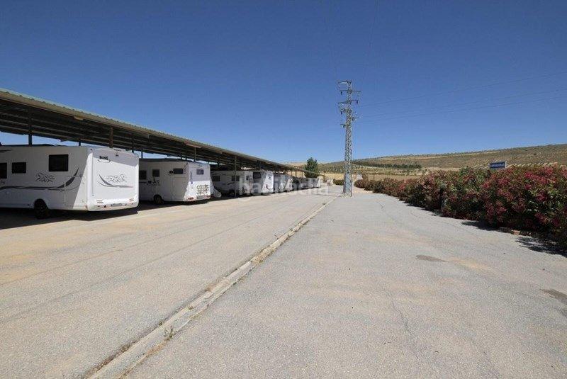 Foto c23ef269-ed52-405c-8ceb-b26096256c18. Parking coche parking de caravanas en Malahá (La)