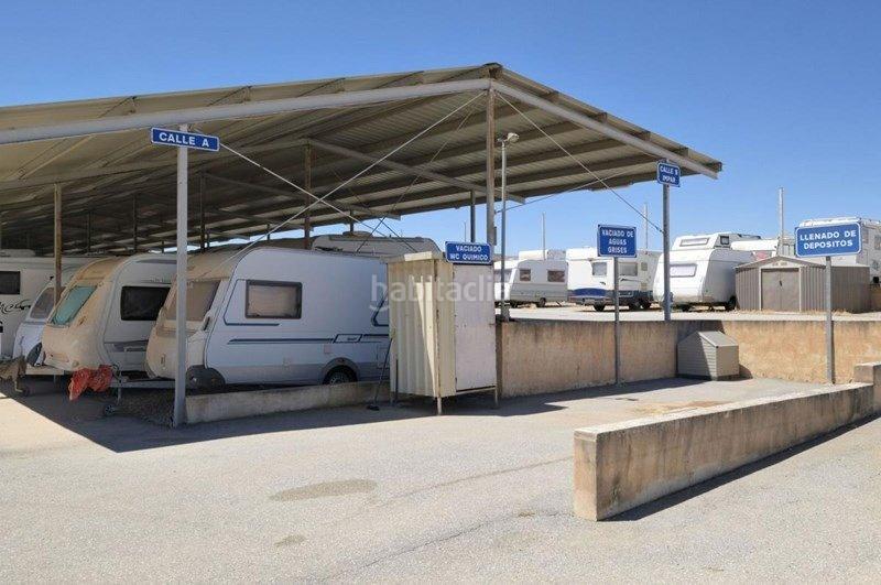 Foto ff160148-dbcd-4c2f-be88-ab1dbc1fd07b. Parking coche parking de caravanas en Malahá (La)