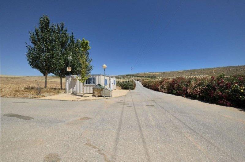 Foto ffddd63d-ecea-4908-b39a-6e55aab7696e. Parking coche parking de caravanas en Malahá (La)