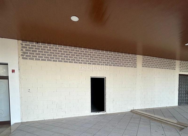 Foto f4454f80-7329-4ef9-b4c8-44e39bfe06f2. Local comercial a Atarfe