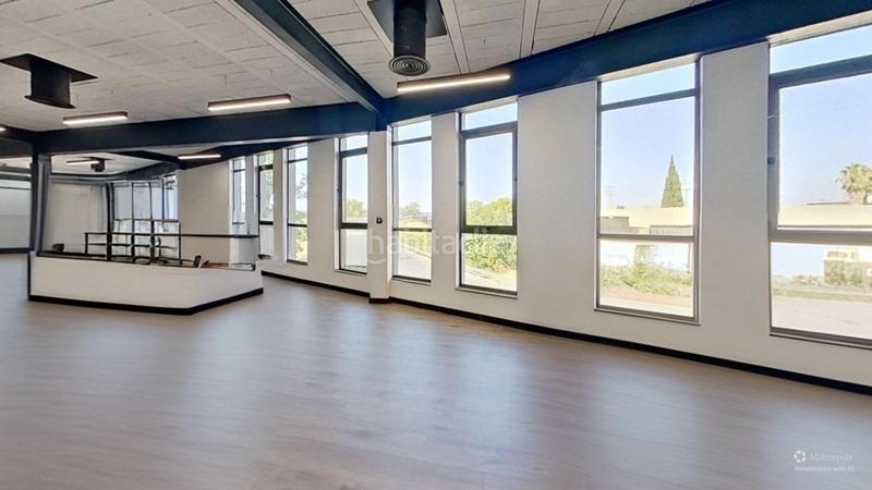 Foto d8ee6b2d-d0b9-4840-af13-5787c08ff739. Bâtiment à usage industriel dans Peligros