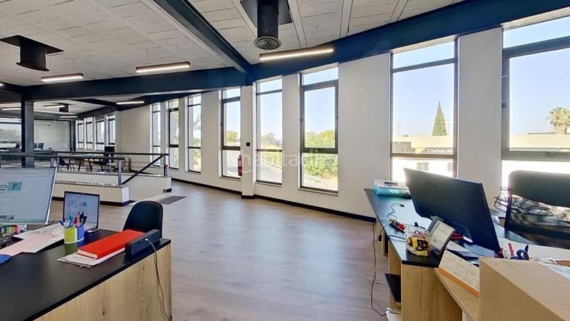 Foto f11e4d1f-e287-486d-85ac-08489f16f60f. Bâtiment à usage industriel dans Peligros