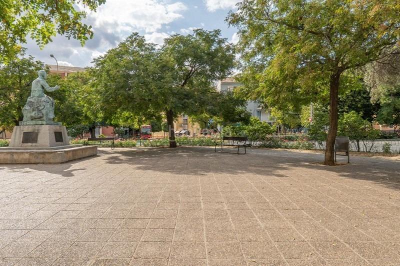 Foto d9dc77ef-7418-4d52-8df0-0f35289cf4a7. Locale commerciale in Barrio de Zaidín Granada