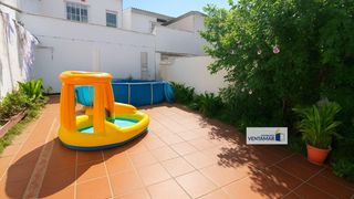 Casa adossada a Castellar de la Frontera. Adosado en castellar de la frontera con garaje y pátio
