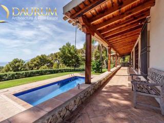 Xalet a Pinares de San Antón. Inmejorable villa con vistas al mar, de 5 habitaciones en san an