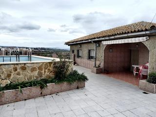 Xalet a Vilamarxant. Fantástica oportunidad chalet independiente de 6 habitaciones en