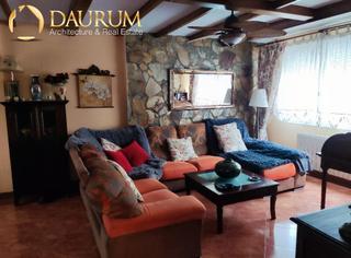 Maison jumelée  Calle simón de colonia. Inmejorable chalet pareado de 4 plantas en getafe (mn3-rm-6140)