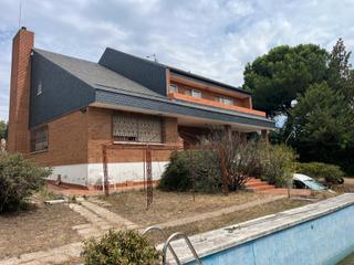 Chalet en Montealina. Inmejorable oportundiad chalet independiente de 3 plantas en poz