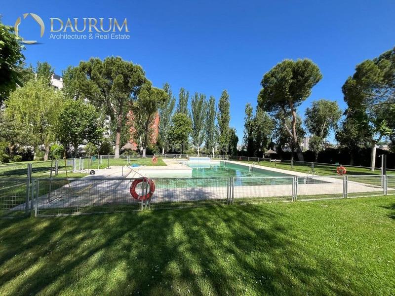 Foto 335a2aee-483c-4479-bca6-dd57575fa787. Flat with parking pool in Peñagrande Madrid