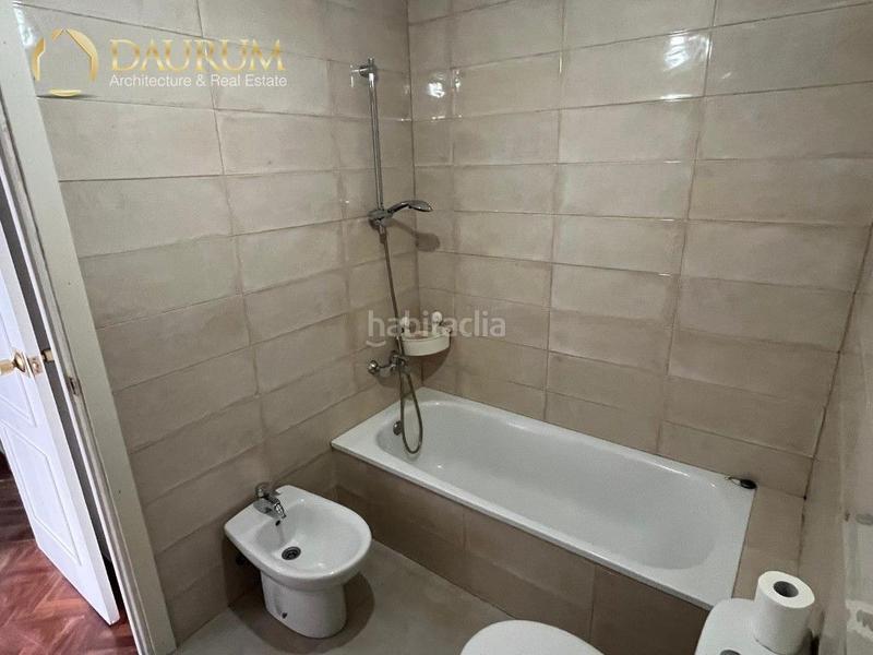 Foto a2911a99-aca4-427b-af8a-cf84d3cdf8d4. Flat with parking pool in Peñagrande Madrid