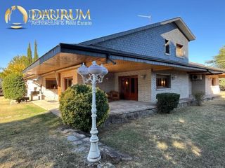 Chalet  Castillos. Inmejorable oportunidad chalet independiente de 3 plantas en vil