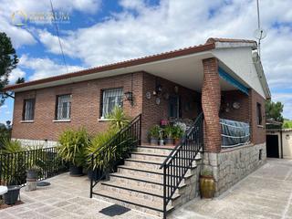 Chalet  De carboneros. En brunete